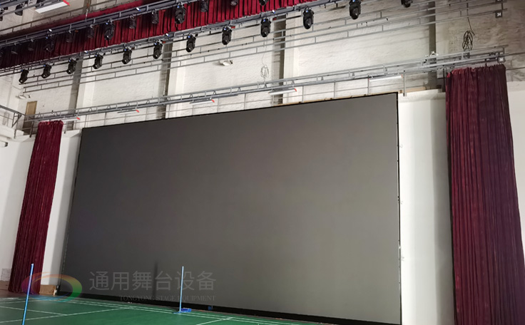 廣州黃花崗禮堂選擇通用舞臺！禮堂舞臺阻燃幕布、吊桿、舞臺燈光項目圓滿竣工！