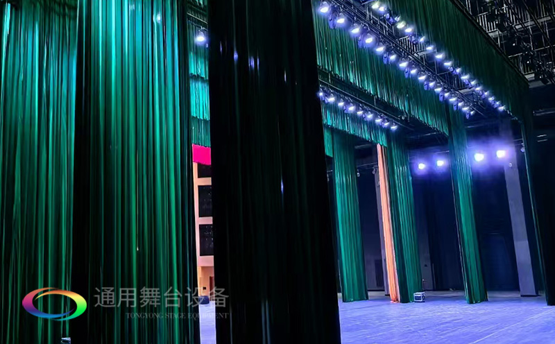 助力教育領域舞臺建設，推動校園文化發展！星海中學報告廳舞臺阻燃幕布建設項目